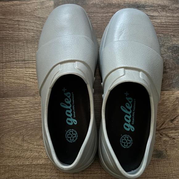 Gales nursing shoes - Picture 1 of 3